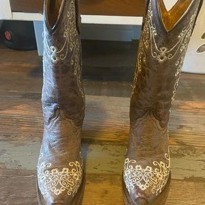 Corral Embroidered cowgirl boots 2T